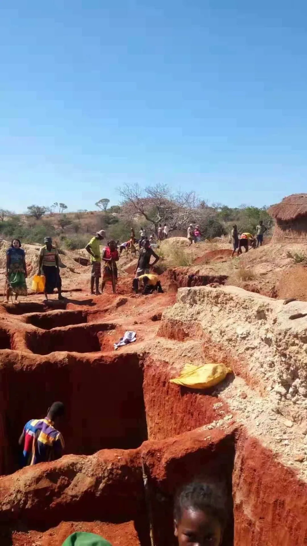 Hand-dug quartz pits