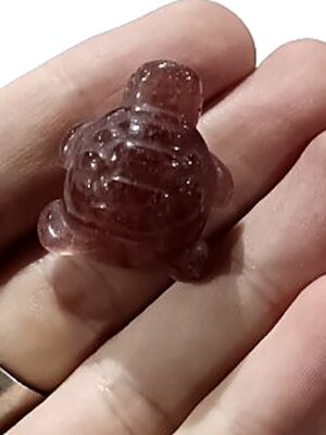 Mini Crystal Turtle · Strawberry quartz