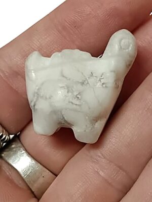 Mini Crystal Dinosaur · Howlite