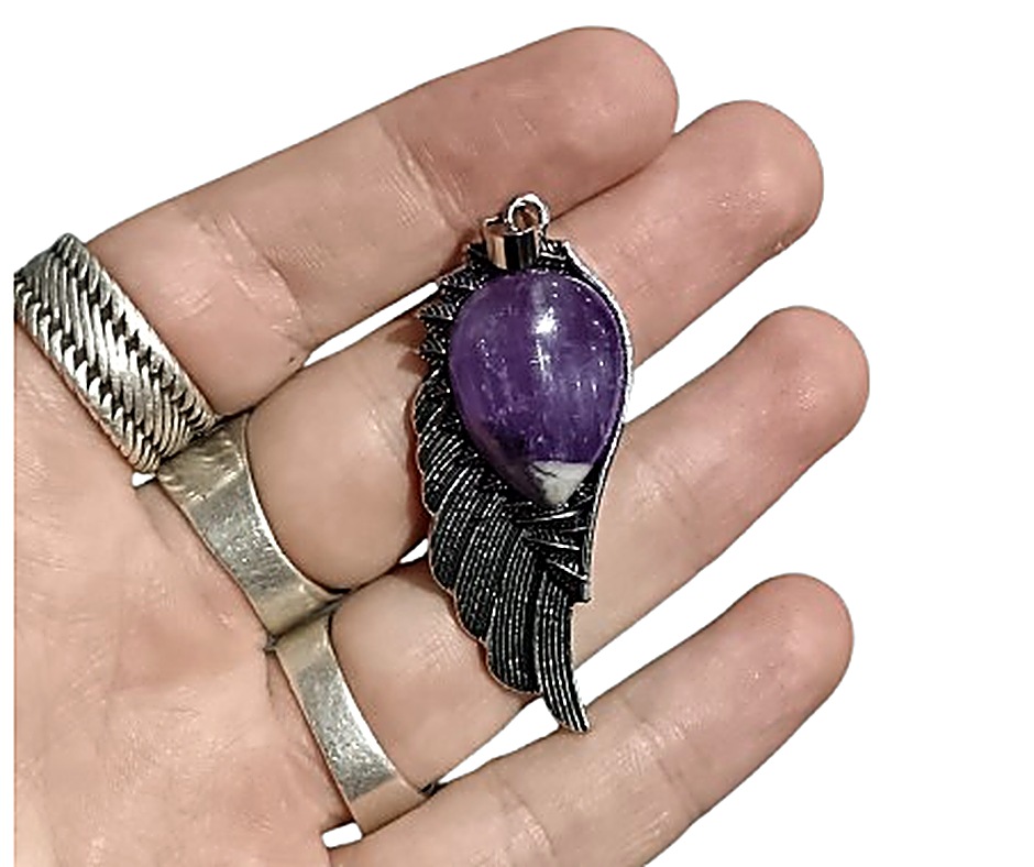 Metal wing pendant · Amethyst