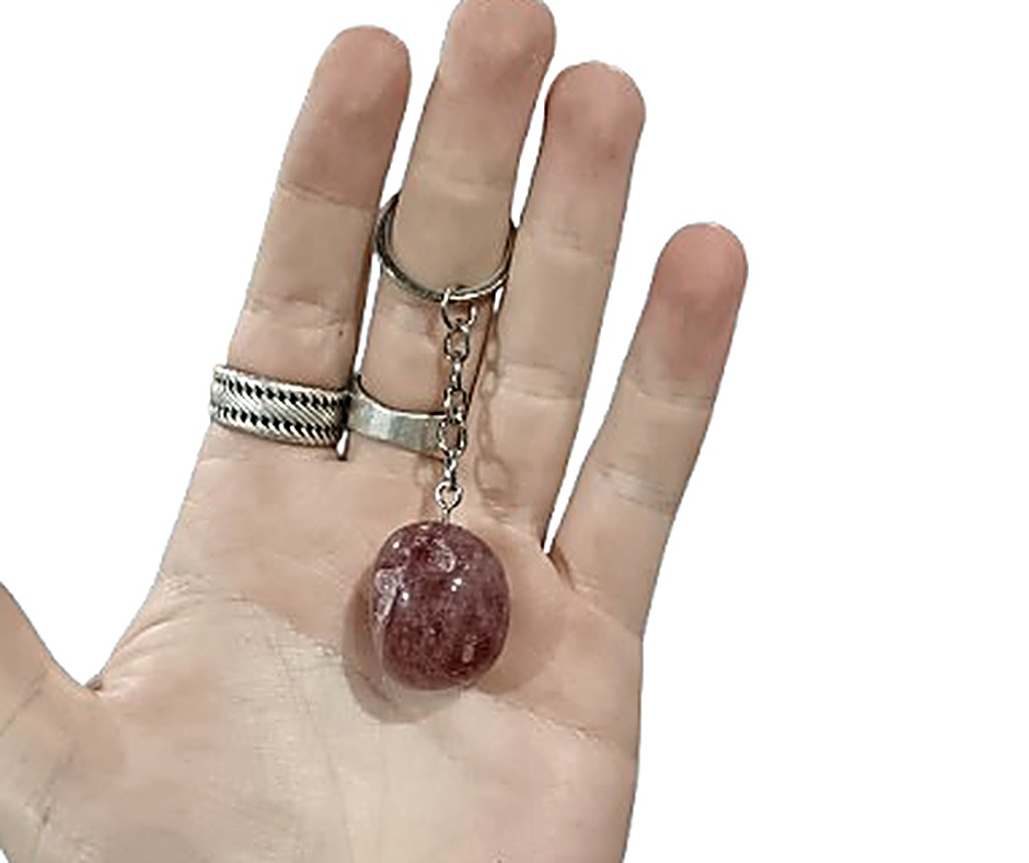 Tumblestone Keychain · Strawberry quartz