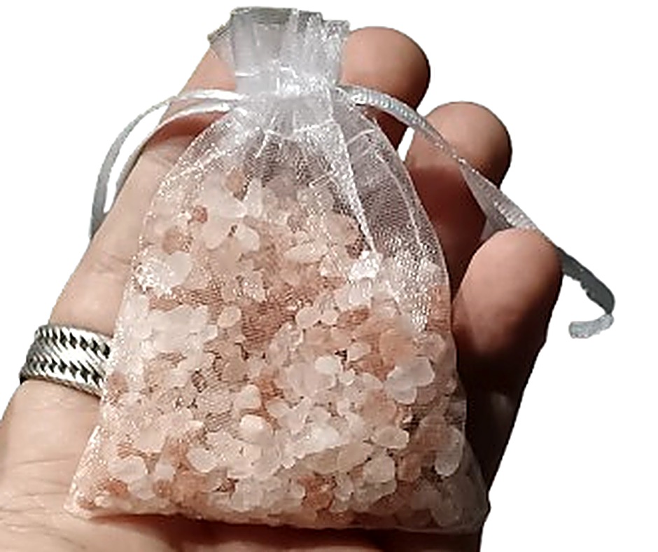 One potion herb bag in a hand
