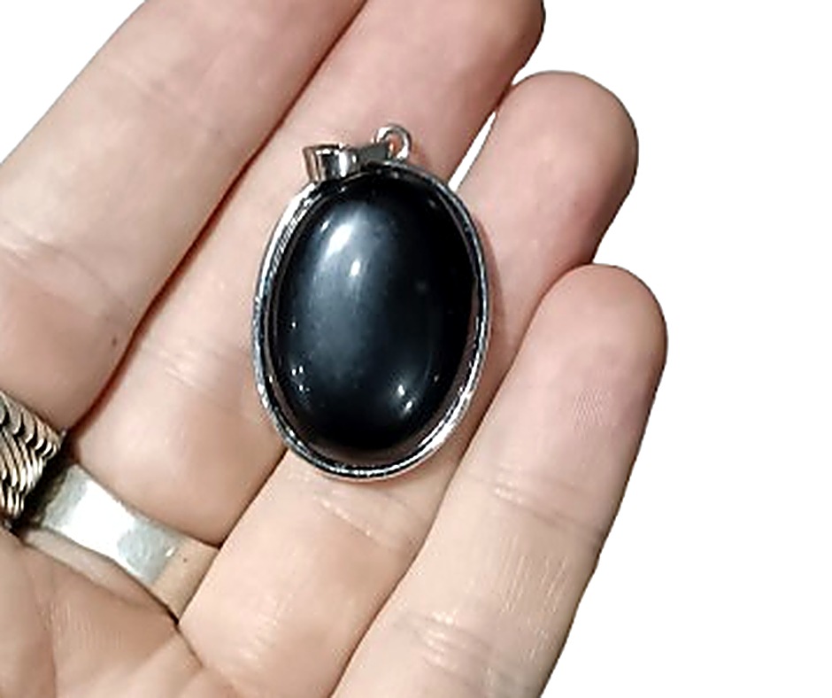 Oval Crystal Pendant · Obsidian
