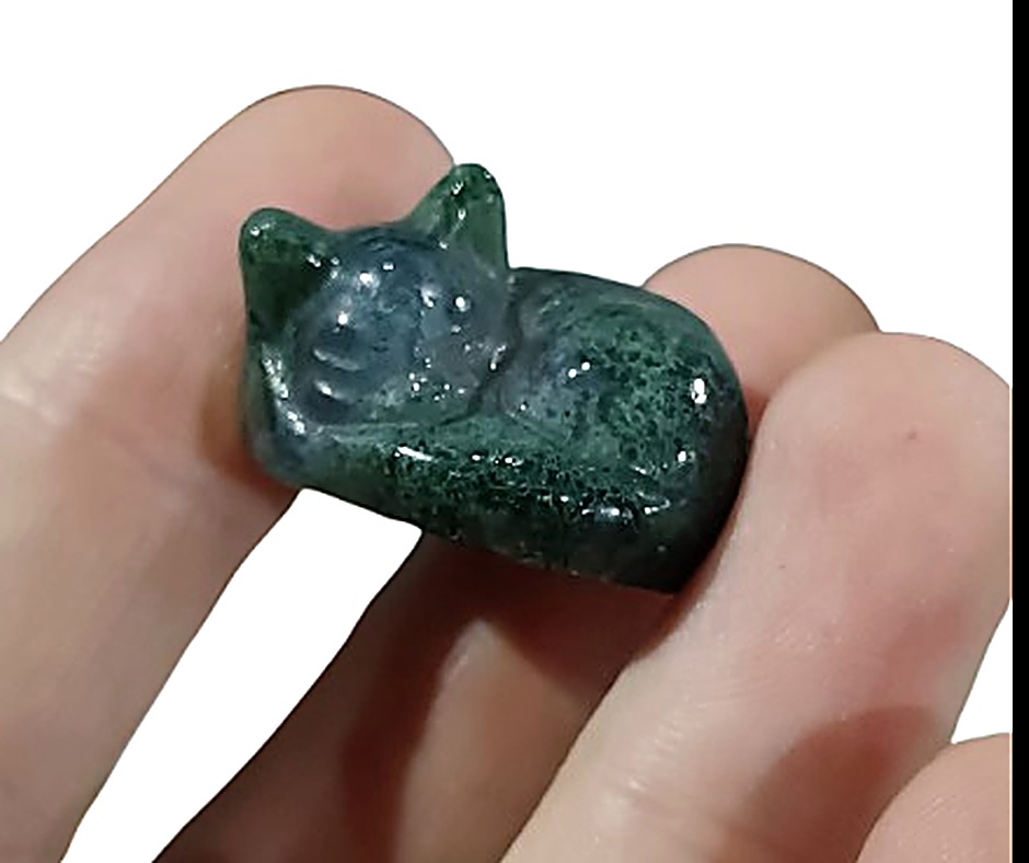 Mini Sleeping Cat · Moss agate
